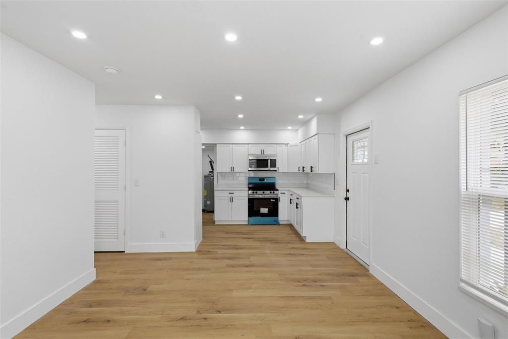 For Sale: $320,000 (4 beds, 2 baths, 1102 Square Feet)