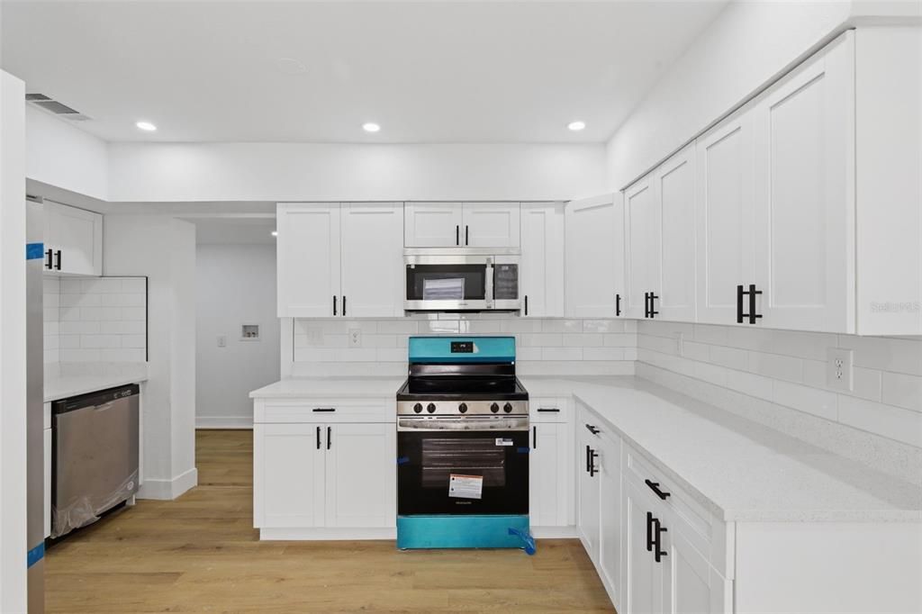 For Sale: $320,000 (4 beds, 2 baths, 1102 Square Feet)