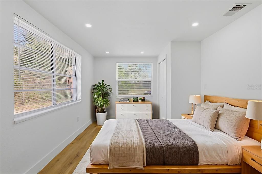 For Sale: $320,000 (4 beds, 2 baths, 1102 Square Feet)