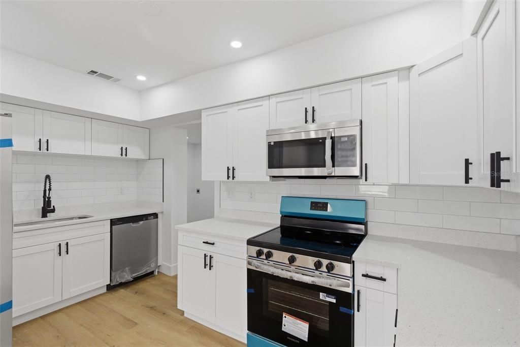 For Sale: $320,000 (4 beds, 2 baths, 1102 Square Feet)