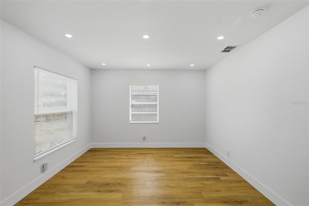 For Sale: $320,000 (4 beds, 2 baths, 1102 Square Feet)