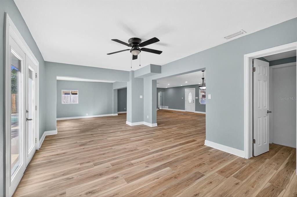 En Venta: $598,999 (4 camas, 3 baños, 2329 Pies cuadrados)