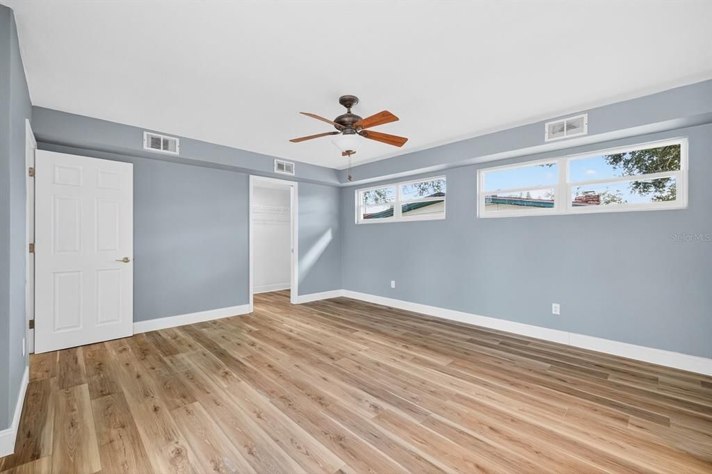 En Venta: $598,999 (4 camas, 3 baños, 2329 Pies cuadrados)