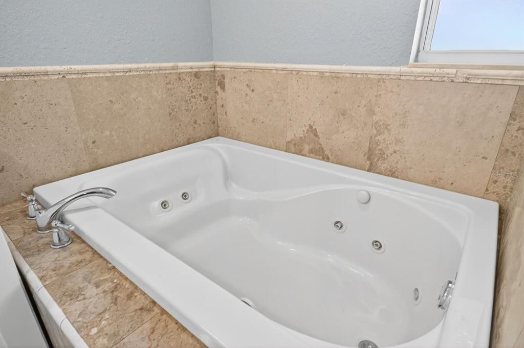 En Venta: $598,999 (4 camas, 3 baños, 2329 Pies cuadrados)