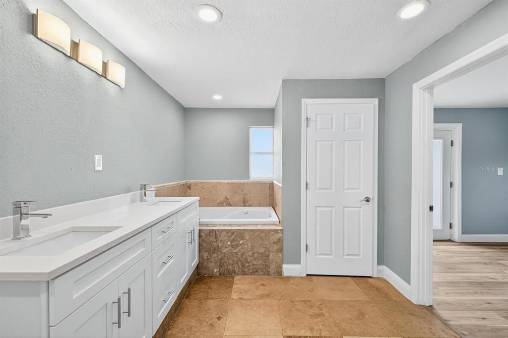 En Venta: $598,999 (4 camas, 3 baños, 2329 Pies cuadrados)