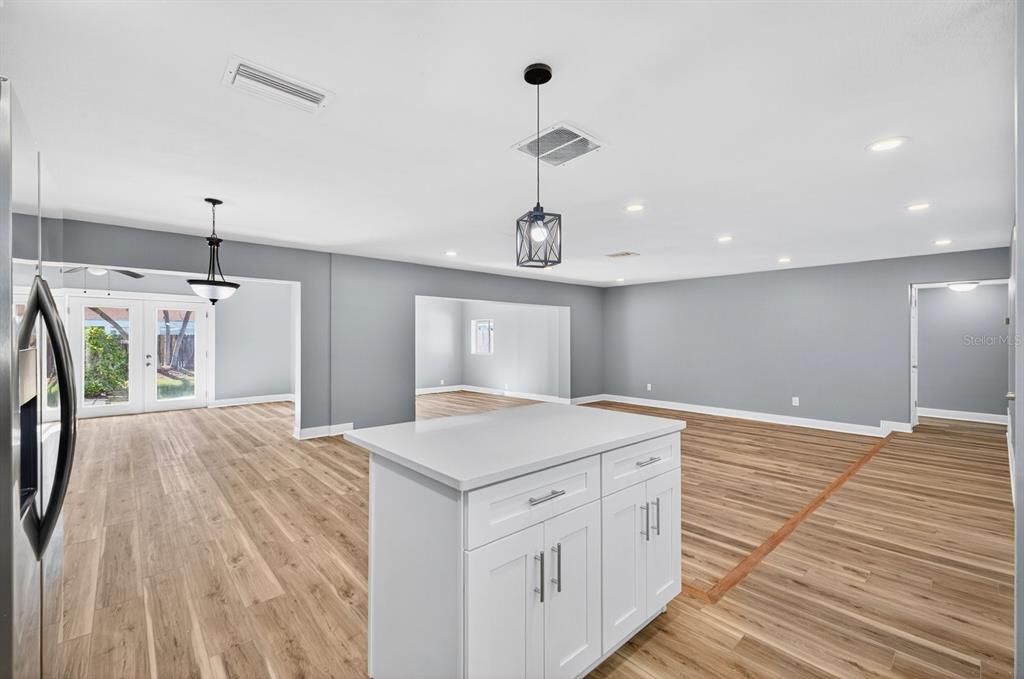 En Venta: $598,999 (4 camas, 3 baños, 2329 Pies cuadrados)