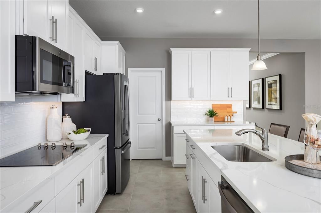 На продажу: $550,990 (4 спален, 2 ванн, 2160 Квадратных фут)