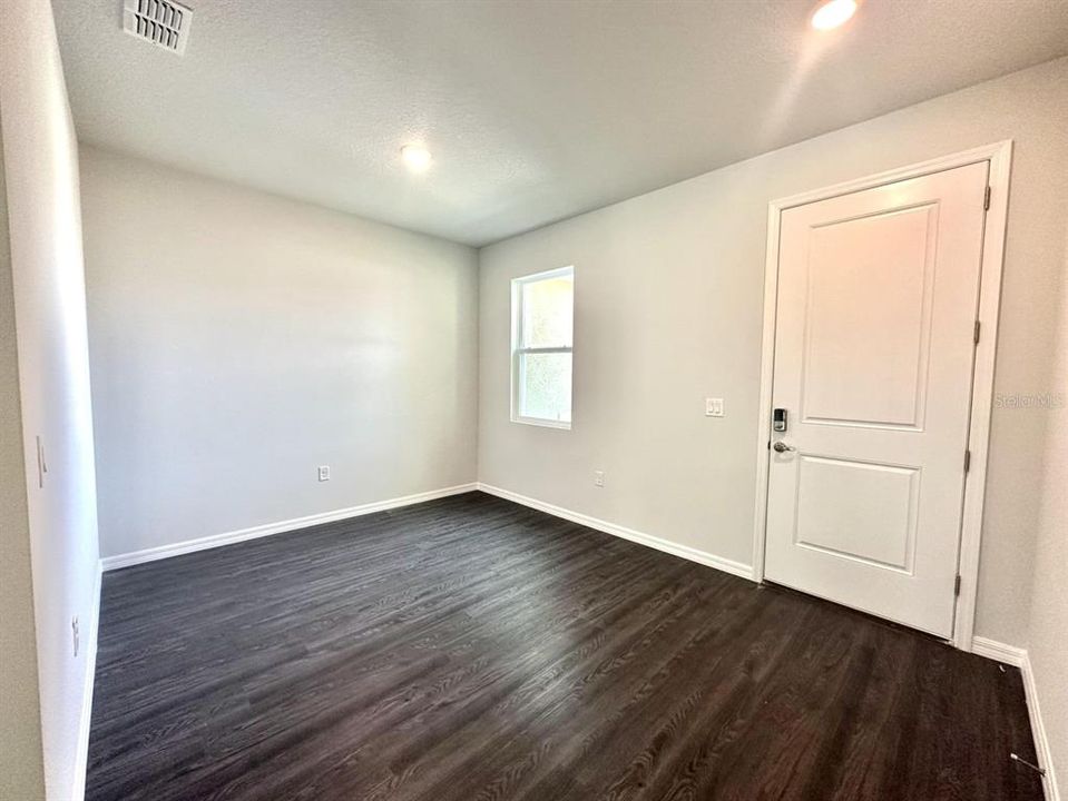 待售: $360,000 (4 贝兹, 2 浴室, 1675 平方英尺)