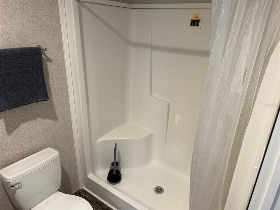 Под контрактом: $140,000 (2 спален, 2 ванн, 784 Квадратных фут)