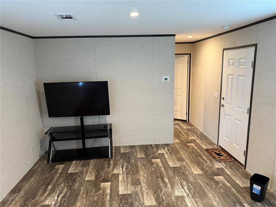 Под контрактом: $140,000 (2 спален, 2 ванн, 784 Квадратных фут)