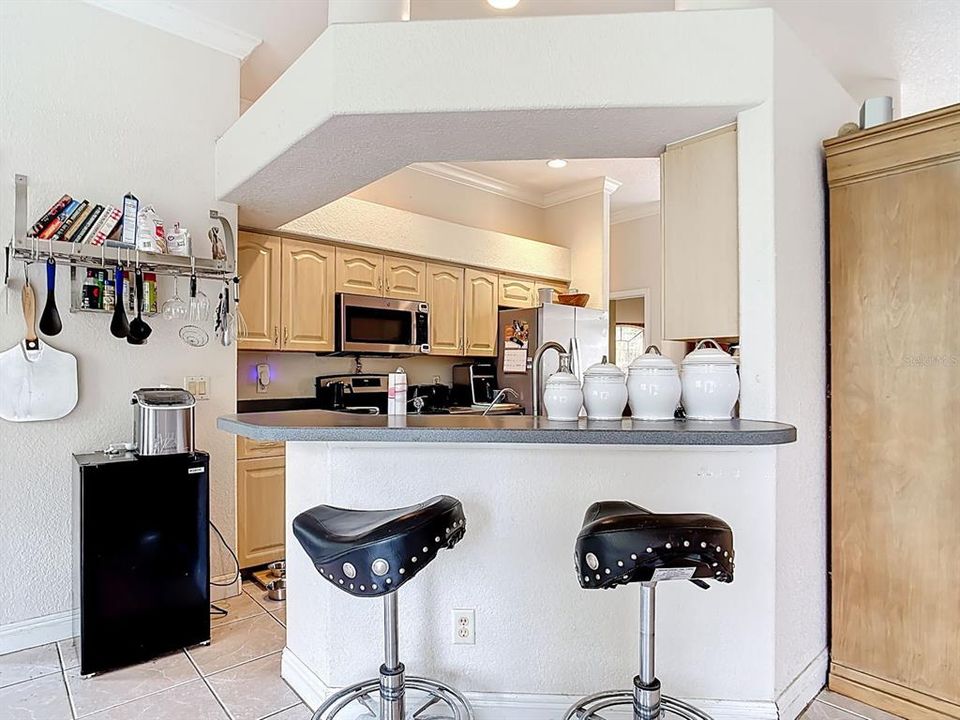 For Sale: $300,000 (3 beds, 2 baths, 1789 Square Feet)