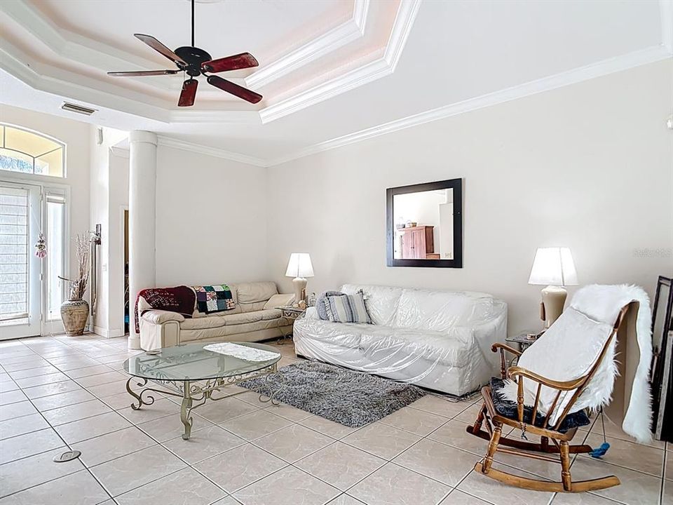 For Sale: $300,000 (3 beds, 2 baths, 1789 Square Feet)