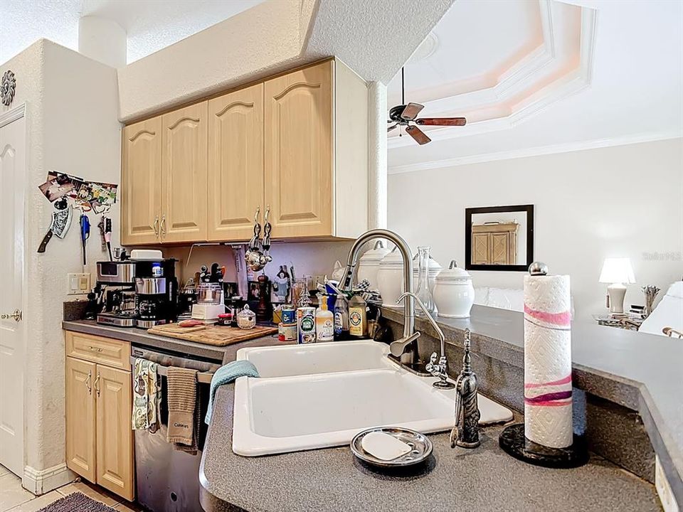 For Sale: $300,000 (3 beds, 2 baths, 1789 Square Feet)