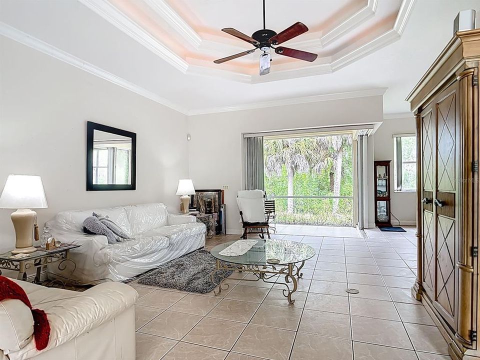 For Sale: $300,000 (3 beds, 2 baths, 1789 Square Feet)