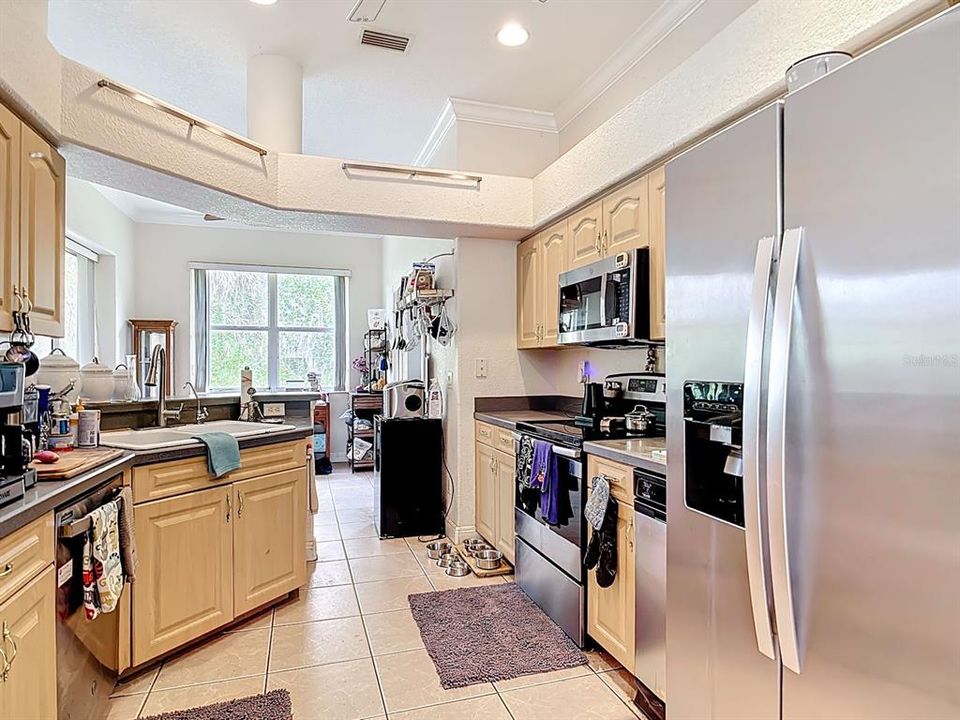 For Sale: $300,000 (3 beds, 2 baths, 1789 Square Feet)