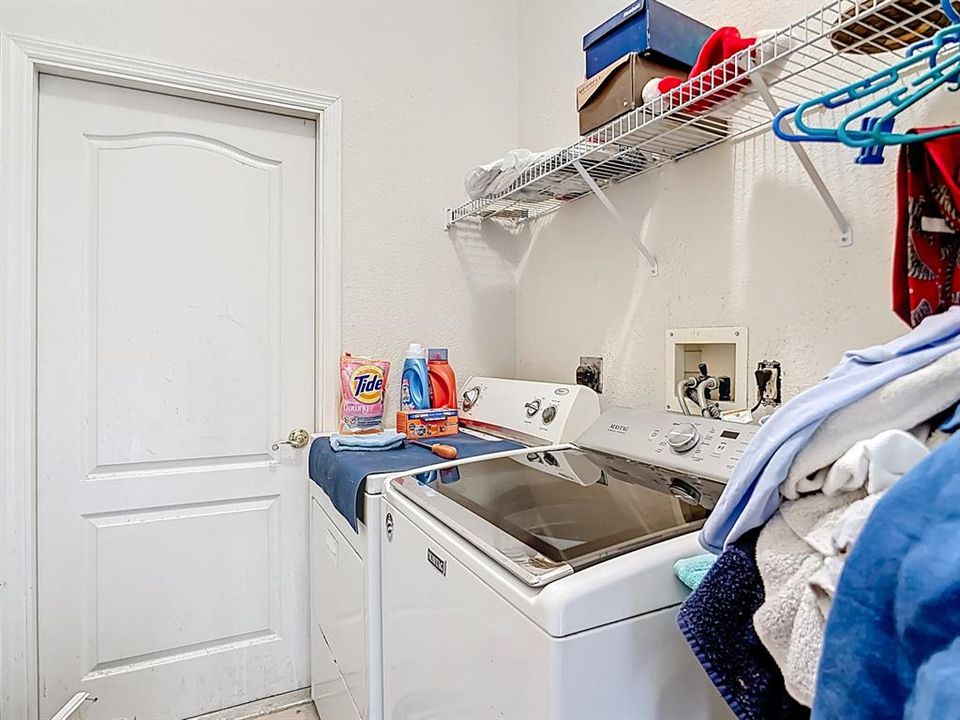 For Sale: $300,000 (3 beds, 2 baths, 1789 Square Feet)