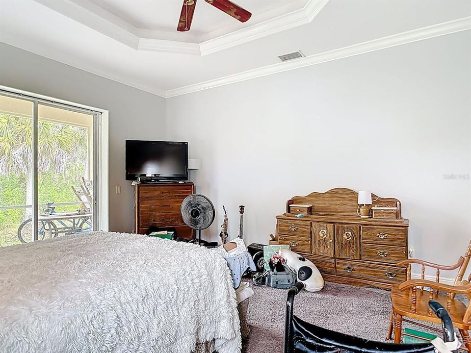 For Sale: $300,000 (3 beds, 2 baths, 1789 Square Feet)