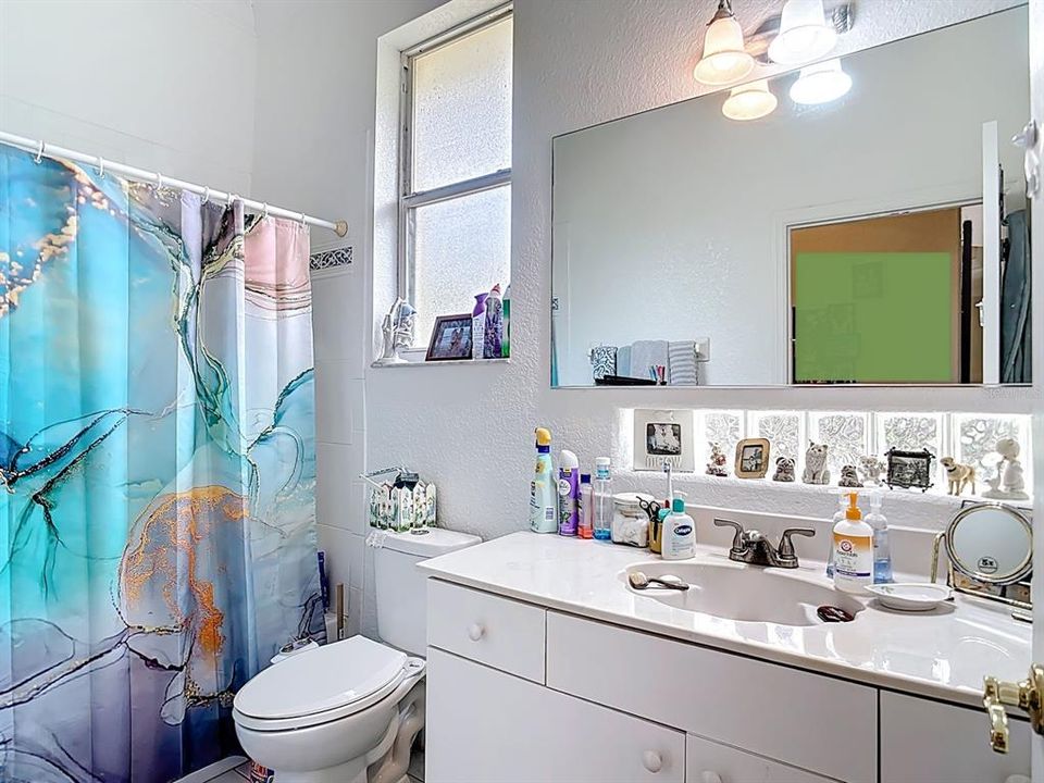 For Sale: $300,000 (3 beds, 2 baths, 1789 Square Feet)