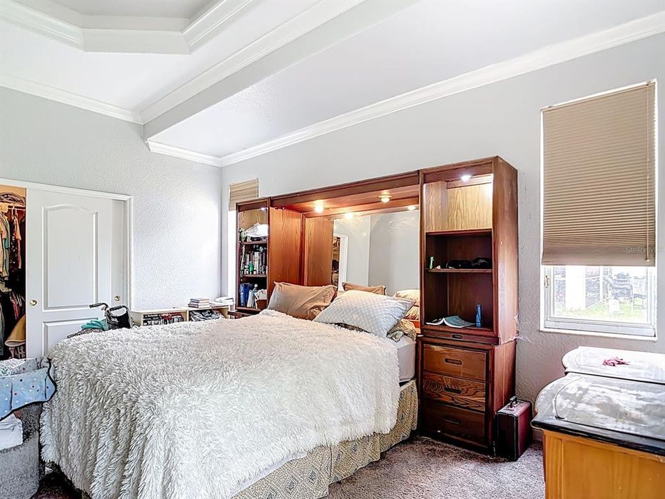 For Sale: $300,000 (3 beds, 2 baths, 1789 Square Feet)