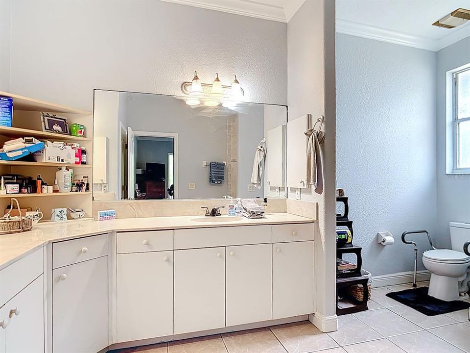 For Sale: $300,000 (3 beds, 2 baths, 1789 Square Feet)