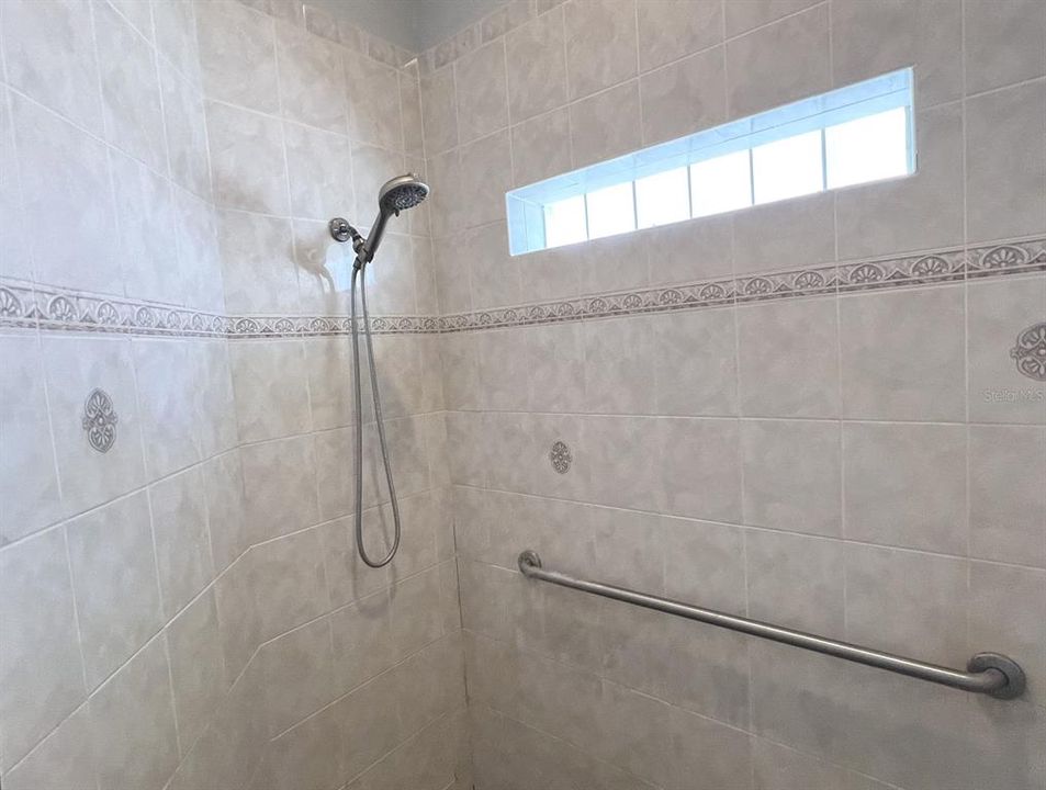 For Sale: $300,000 (3 beds, 2 baths, 1789 Square Feet)