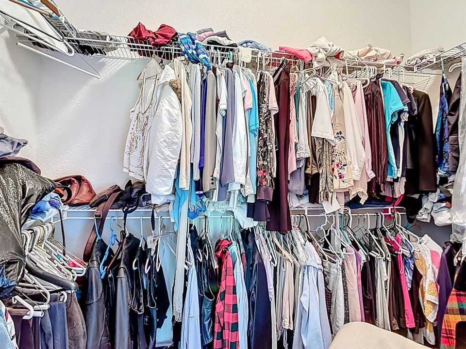 For Sale: $300,000 (3 beds, 2 baths, 1789 Square Feet)