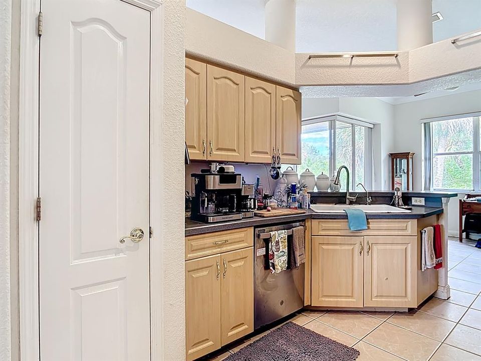 For Sale: $300,000 (3 beds, 2 baths, 1789 Square Feet)