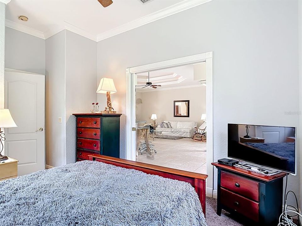 For Sale: $300,000 (3 beds, 2 baths, 1789 Square Feet)