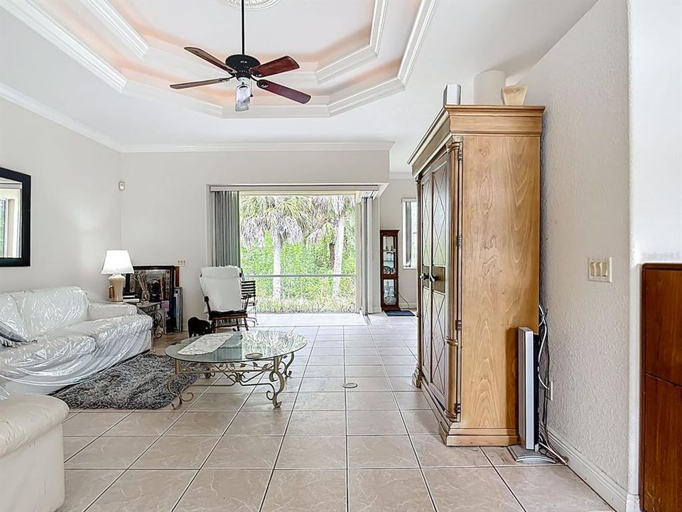 For Sale: $300,000 (3 beds, 2 baths, 1789 Square Feet)