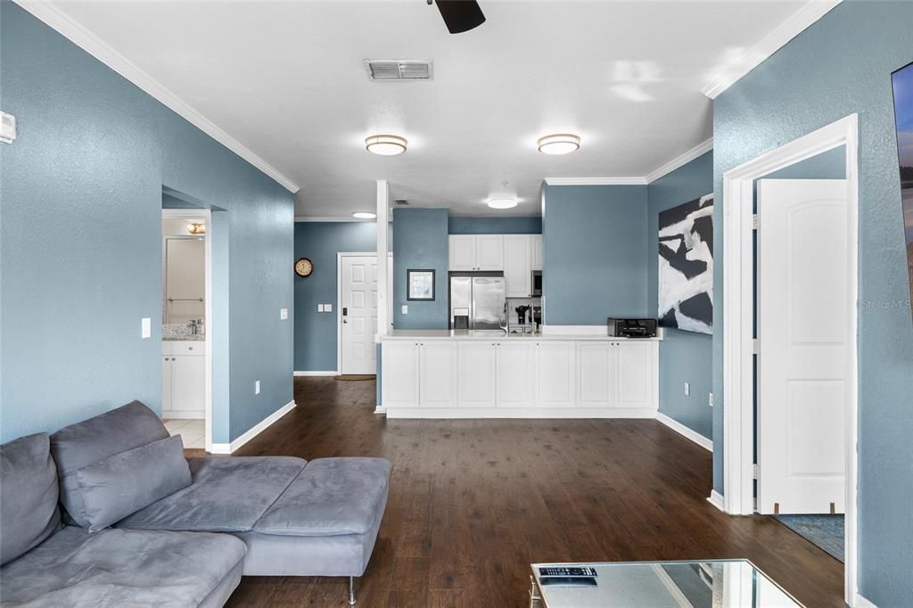 For Sale: $265,000 (2 beds, 2 baths, 1080 Square Feet)