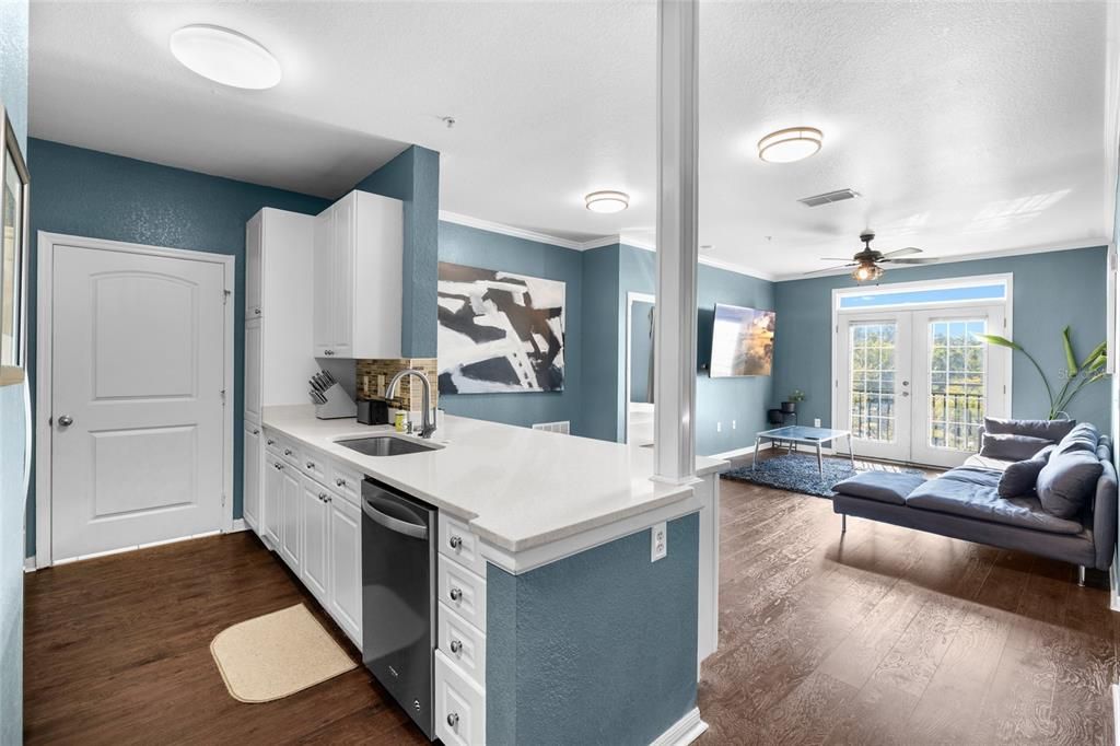 For Sale: $265,000 (2 beds, 2 baths, 1080 Square Feet)