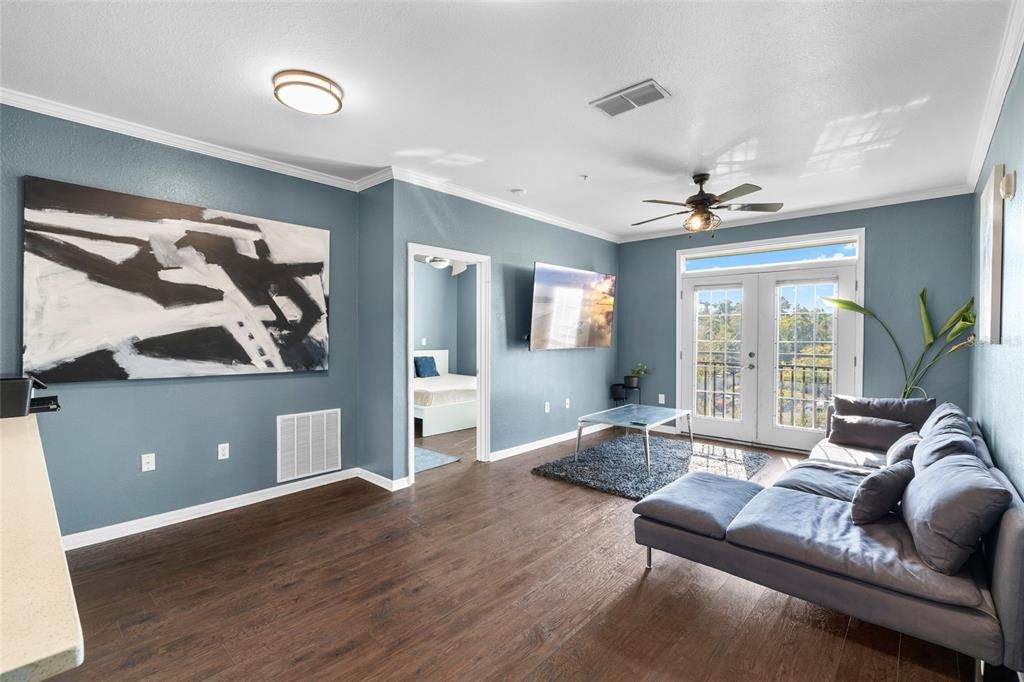 For Sale: $265,000 (2 beds, 2 baths, 1080 Square Feet)