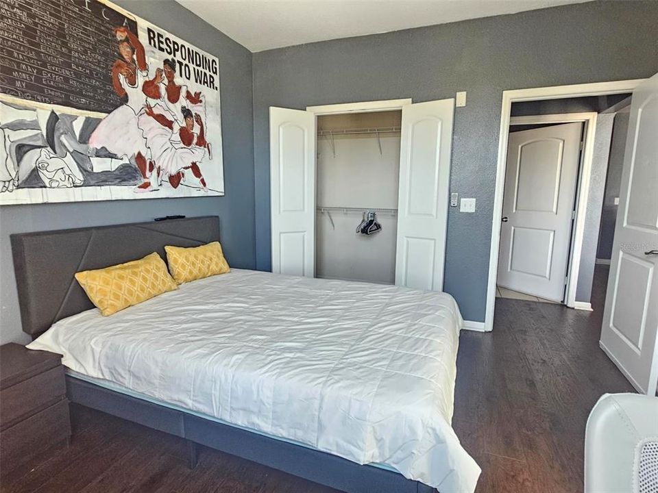 For Sale: $265,000 (2 beds, 2 baths, 1080 Square Feet)