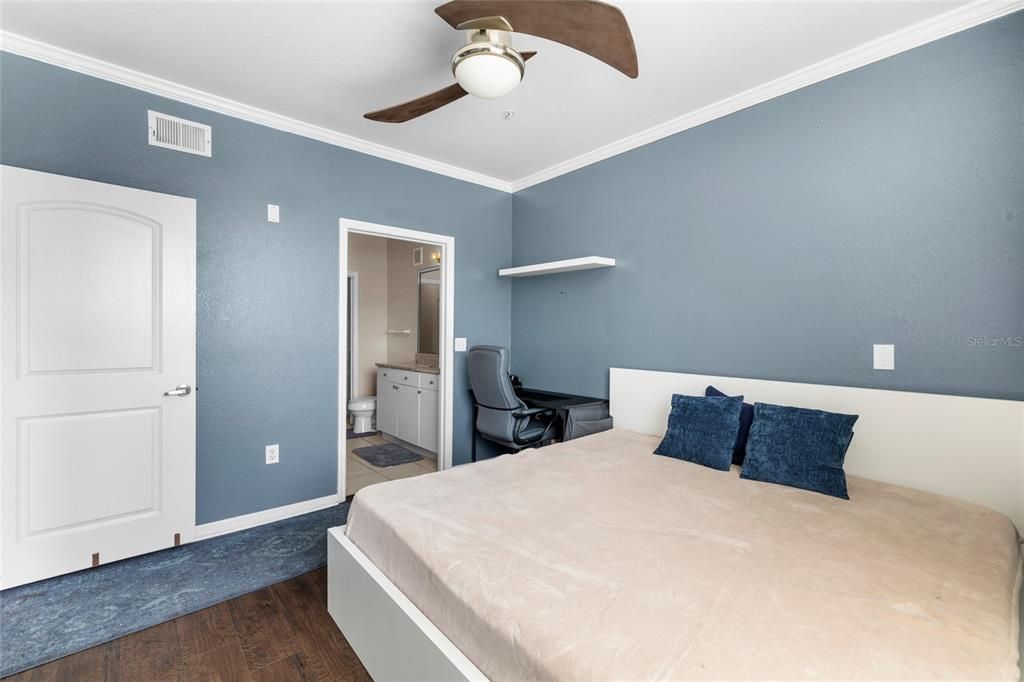 For Sale: $265,000 (2 beds, 2 baths, 1080 Square Feet)