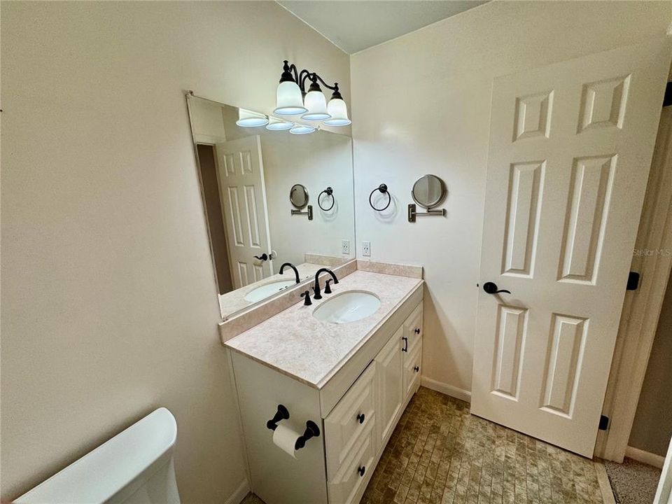 For Sale: $219,500 (2 beds, 2 baths, 1398 Square Feet)