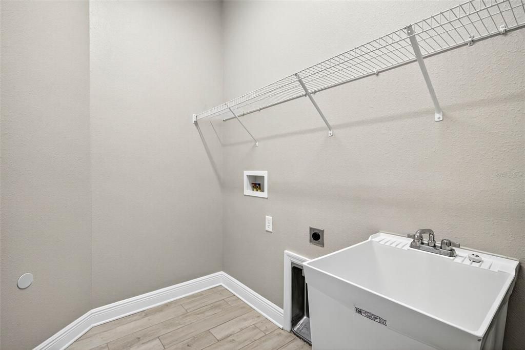 For Sale: $715,000 (4 beds, 3 baths, 2558 Square Feet)