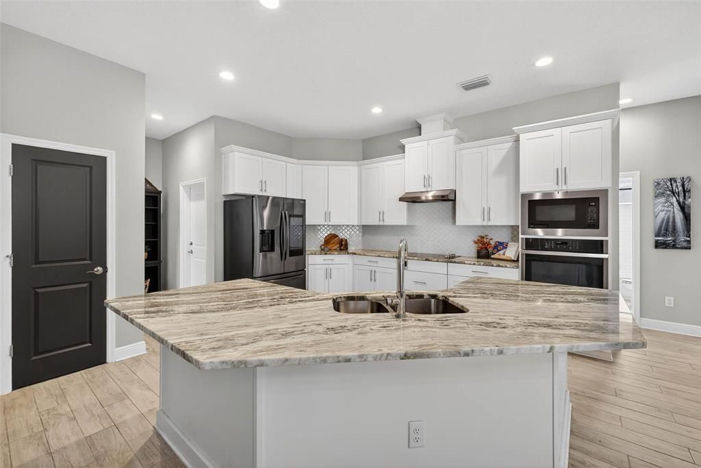 For Sale: $715,000 (4 beds, 3 baths, 2558 Square Feet)