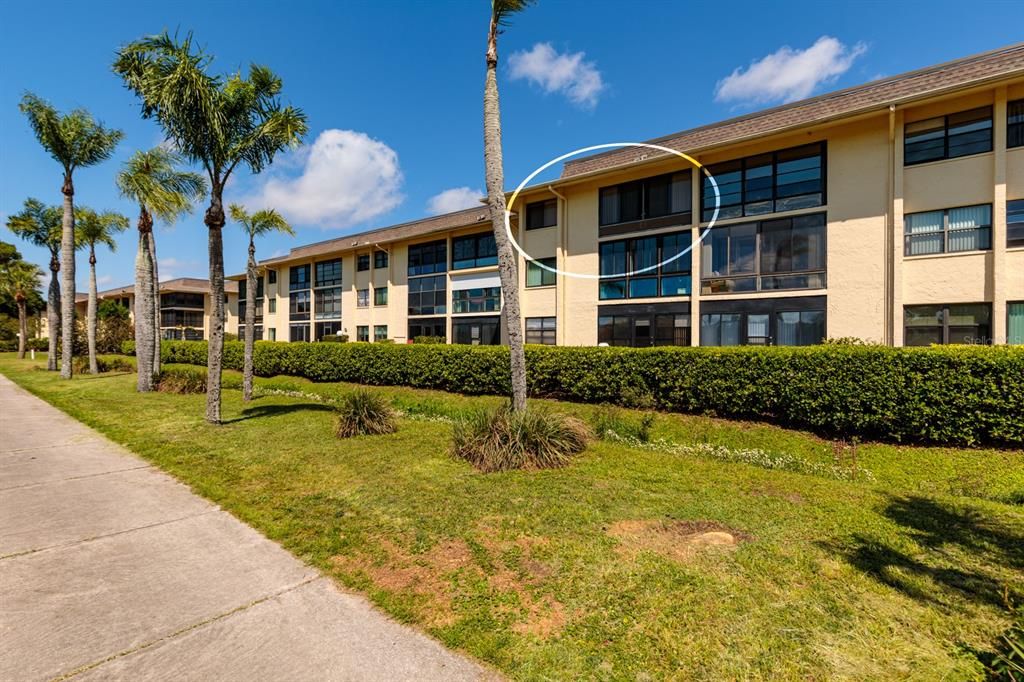 待售: $185,000 (2 贝兹, 2 浴室, 1045 平方英尺)