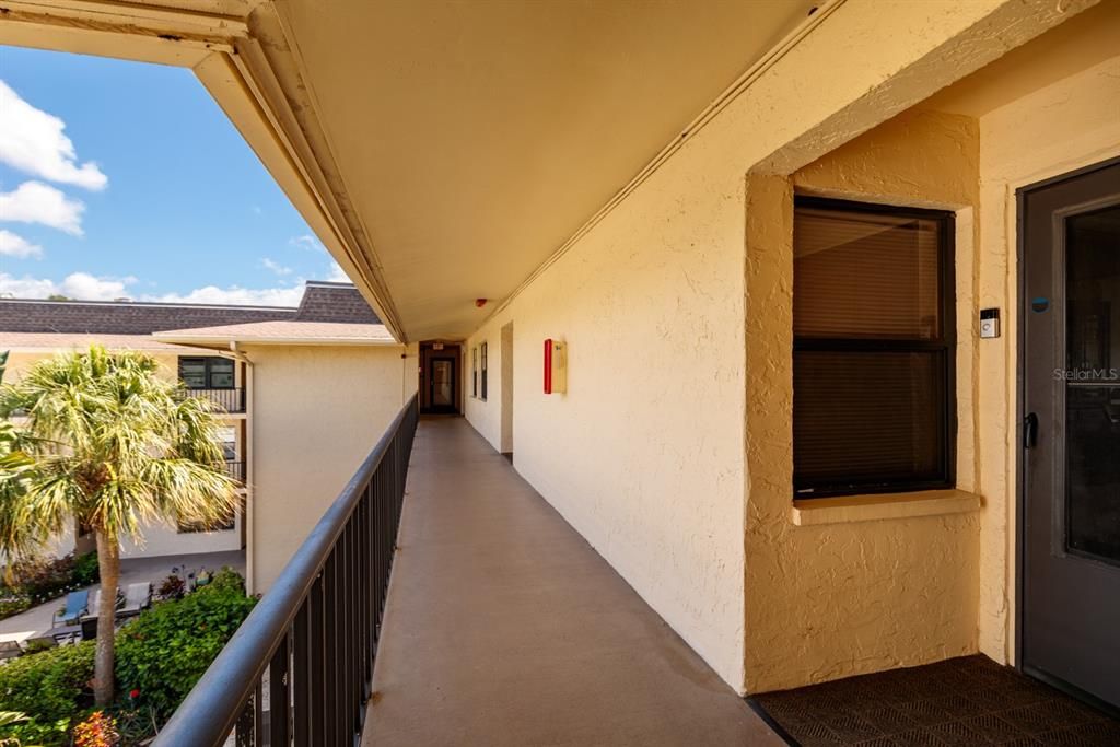 待售: $185,000 (2 贝兹, 2 浴室, 1045 平方英尺)