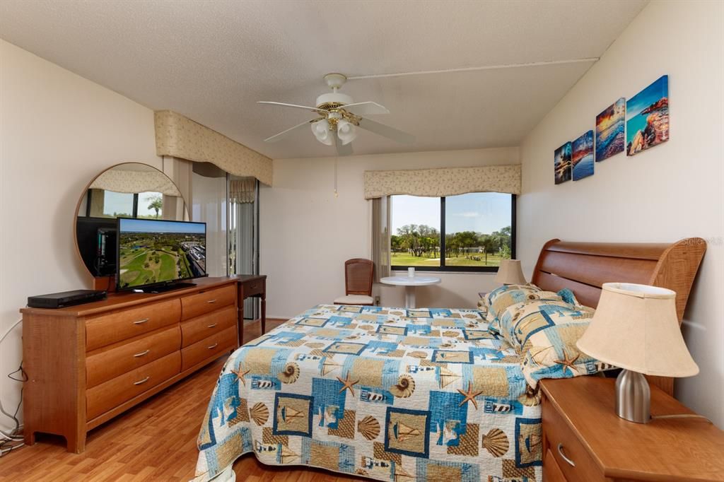 待售: $185,000 (2 贝兹, 2 浴室, 1045 平方英尺)