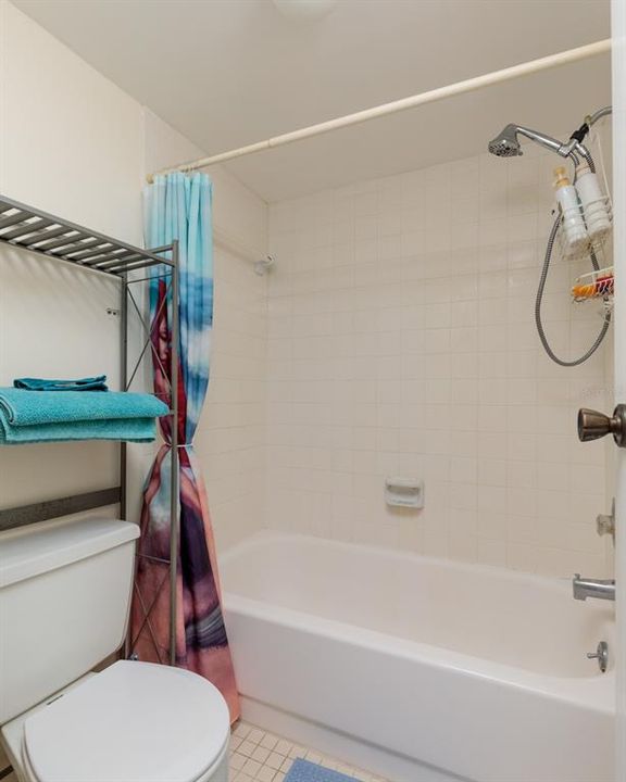 待售: $185,000 (2 贝兹, 2 浴室, 1045 平方英尺)