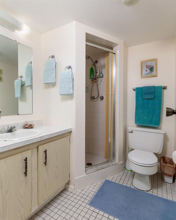 待售: $185,000 (2 贝兹, 2 浴室, 1045 平方英尺)