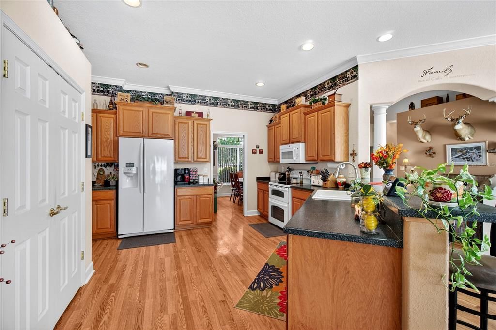 На продажу: $795,000 (4 спален, 3 ванн, 2525 Квадратных фут)