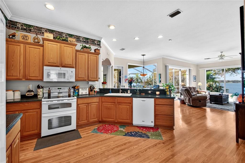 На продажу: $795,000 (4 спален, 3 ванн, 2525 Квадратных фут)