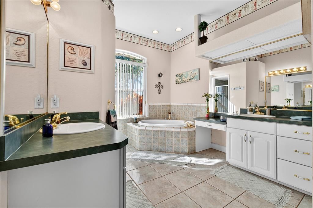 На продажу: $795,000 (4 спален, 3 ванн, 2525 Квадратных фут)