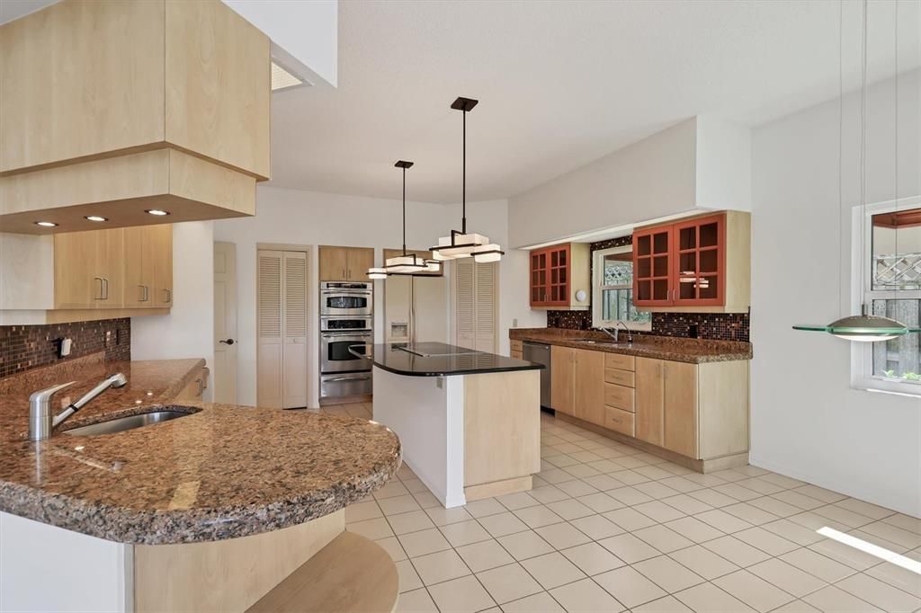 For Sale: $900,000 (4 beds, 3 baths, 3485 Square Feet)