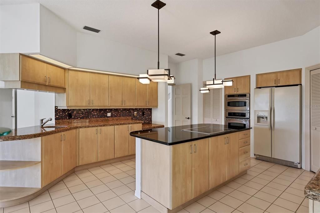 For Sale: $900,000 (4 beds, 3 baths, 3485 Square Feet)