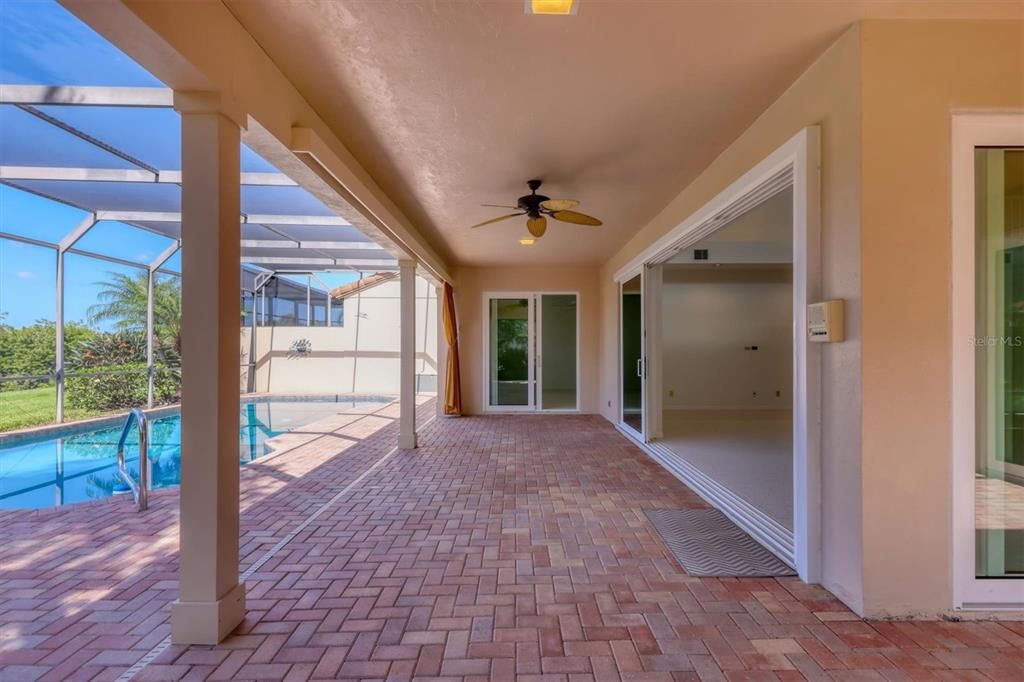 For Sale: $900,000 (4 beds, 3 baths, 3485 Square Feet)