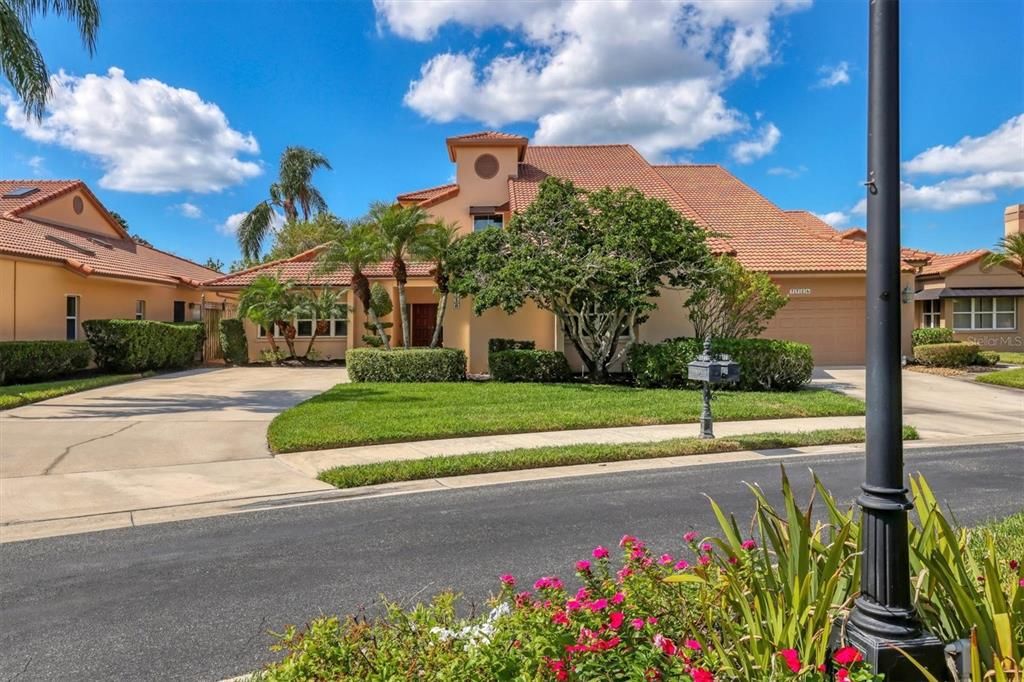 For Sale: $900,000 (4 beds, 3 baths, 3485 Square Feet)