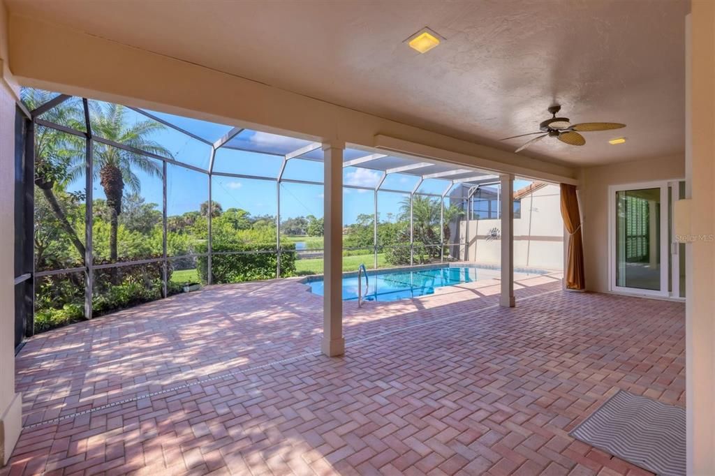 For Sale: $900,000 (4 beds, 3 baths, 3485 Square Feet)